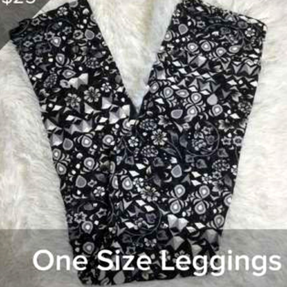 LulaRoe new one size leggings - black and white